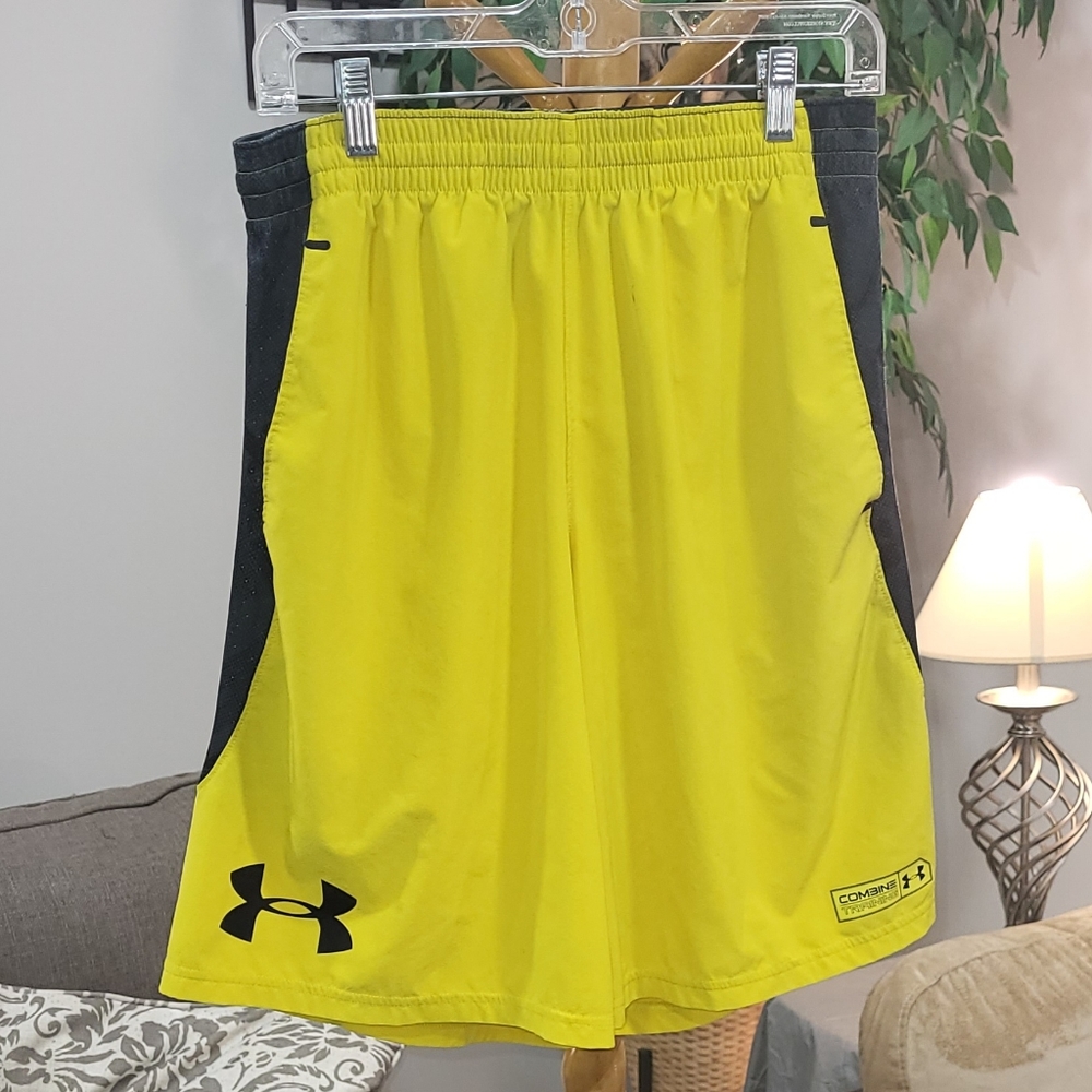Under Armour Combine Training mens yellow shorts size medium
